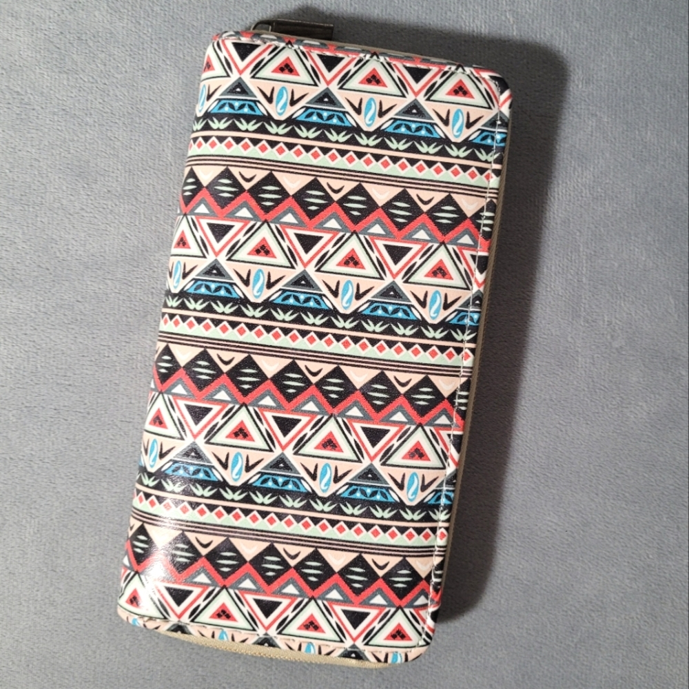Patterned Zip-Around Wallet - Picture 15 of 15
